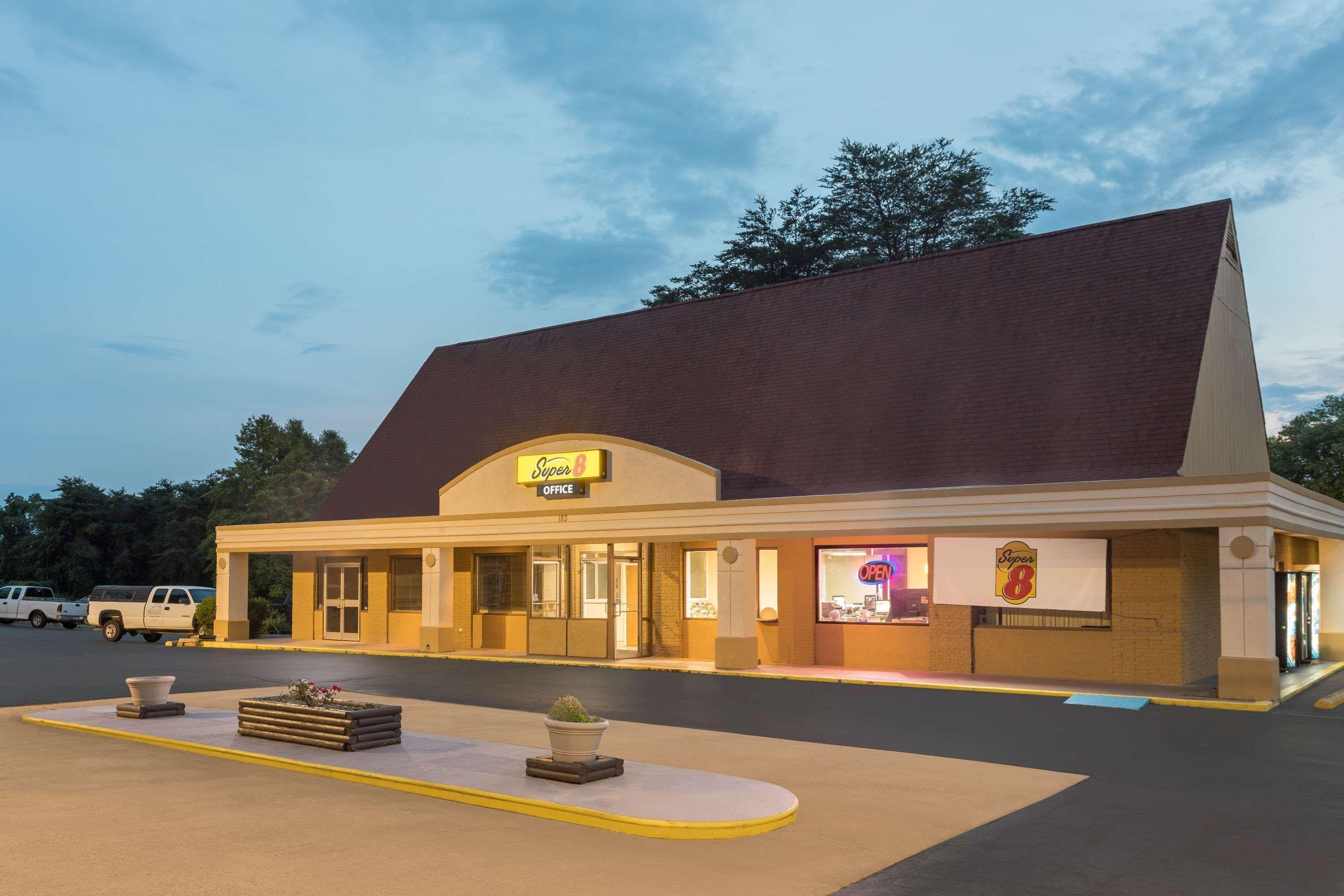 Super 8 By Wyndham Asheville Airport Fletcher Exterior foto