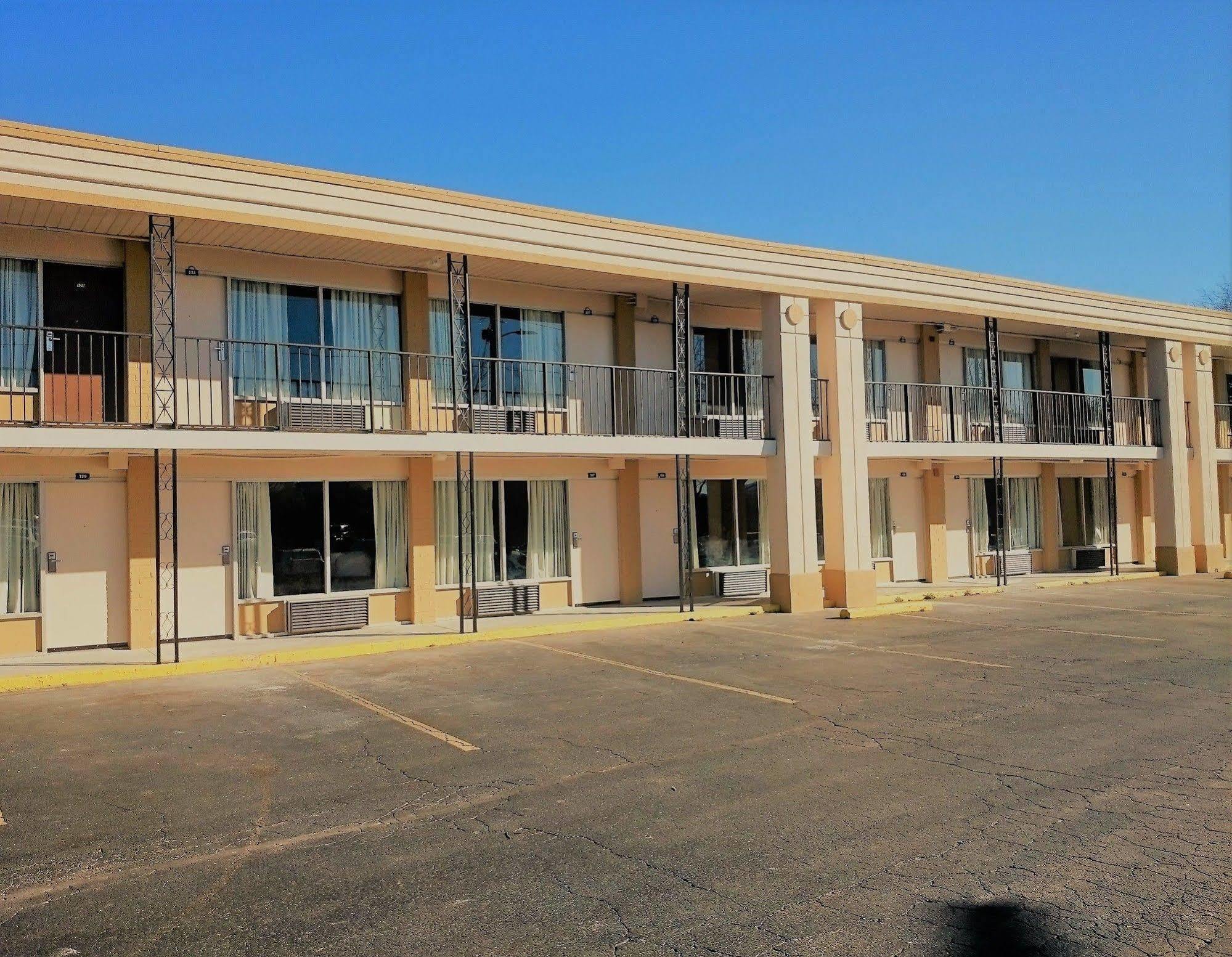 Super 8 By Wyndham Asheville Airport Fletcher Exterior foto