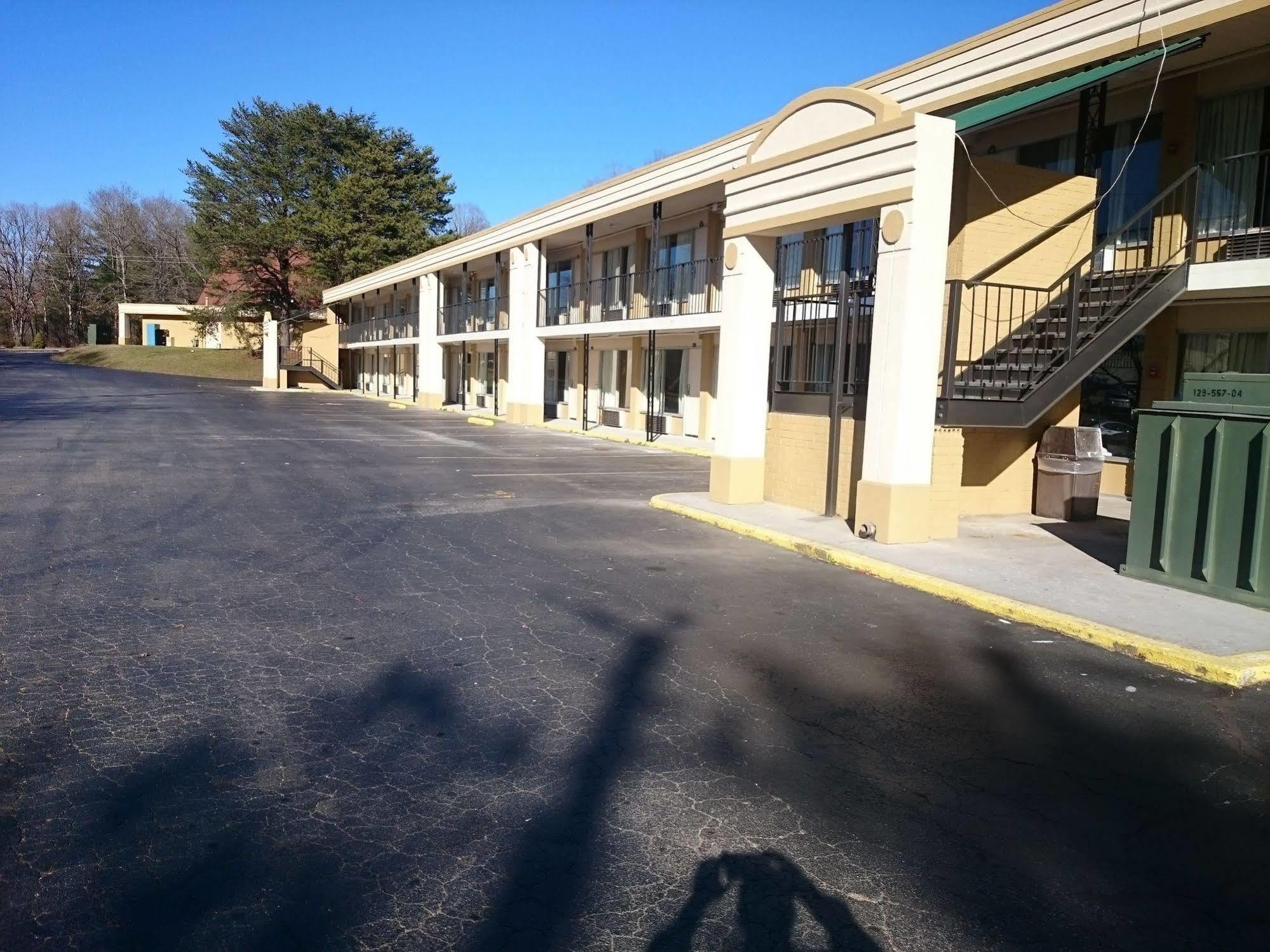 Super 8 By Wyndham Asheville Airport Fletcher Exterior foto